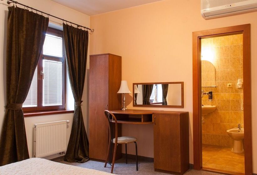 جناح, Pod Hradom