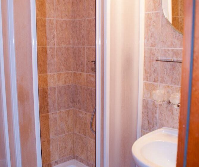 غرفة قياسية, Pod Hradom