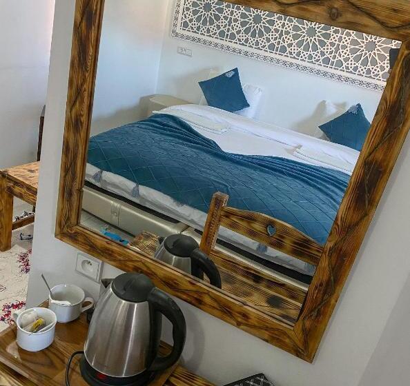 اتاق لوکس, Riad Amlal