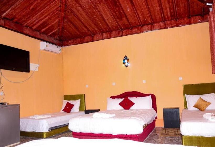 غرفة قياسية مطلّة علي الحديقة, Tamasinte