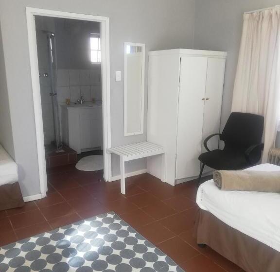 Четырехместный Номер Стандарт Вид на Сад, The Old Mill