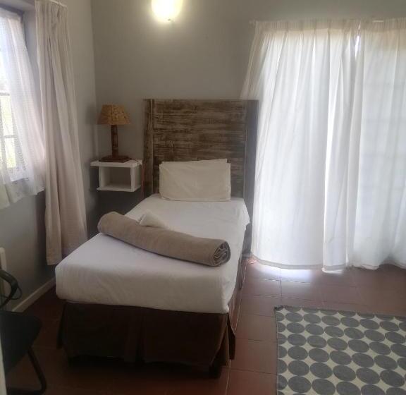 Четырехместный Номер Стандарт Вид на Сад, The Old Mill