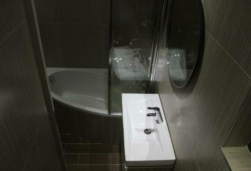 חדר דלוקס, Travel Lodge