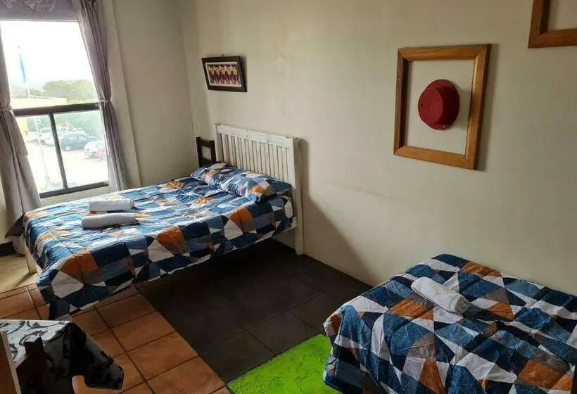 اتاق استاندارد با سرویس بهداشتی مشترک, Mile Crunchers Backpackers & Hostelling