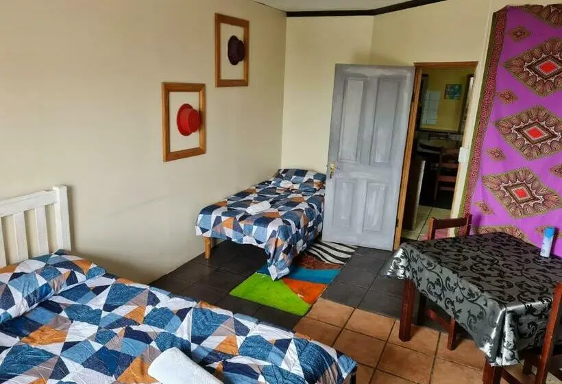 اتاق استاندارد با سرویس بهداشتی مشترک, Mile Crunchers Backpackers & Hostelling