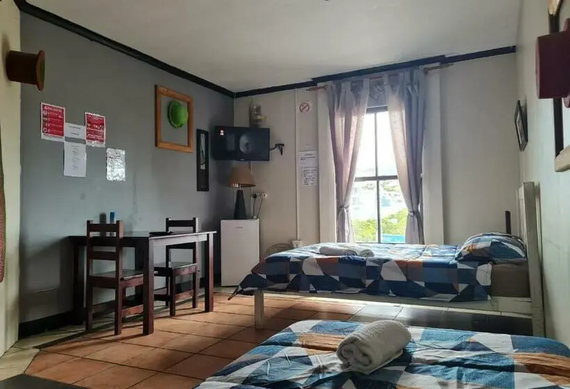 اتاق استاندارد با سرویس بهداشتی مشترک, Mile Crunchers Backpackers & Hostelling