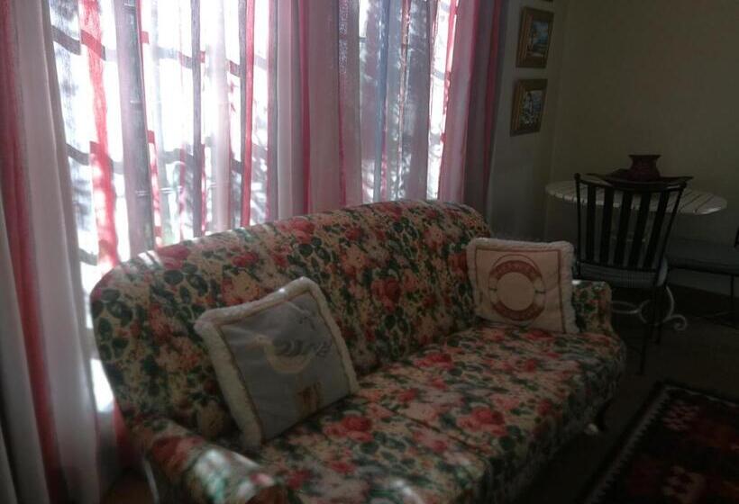 ガーデンビュースイート, The Rose Cottage B&b