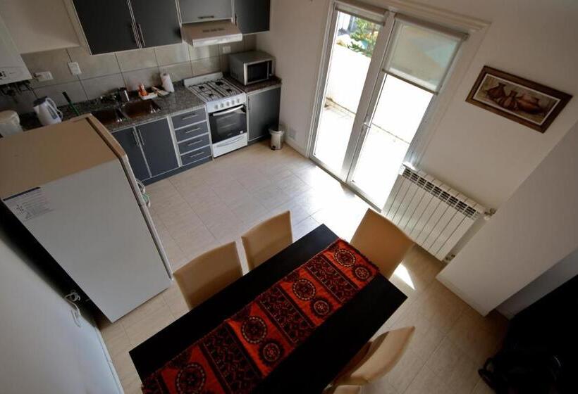 带海景及露台及1个卧室的公寓, Los Arboles Apart