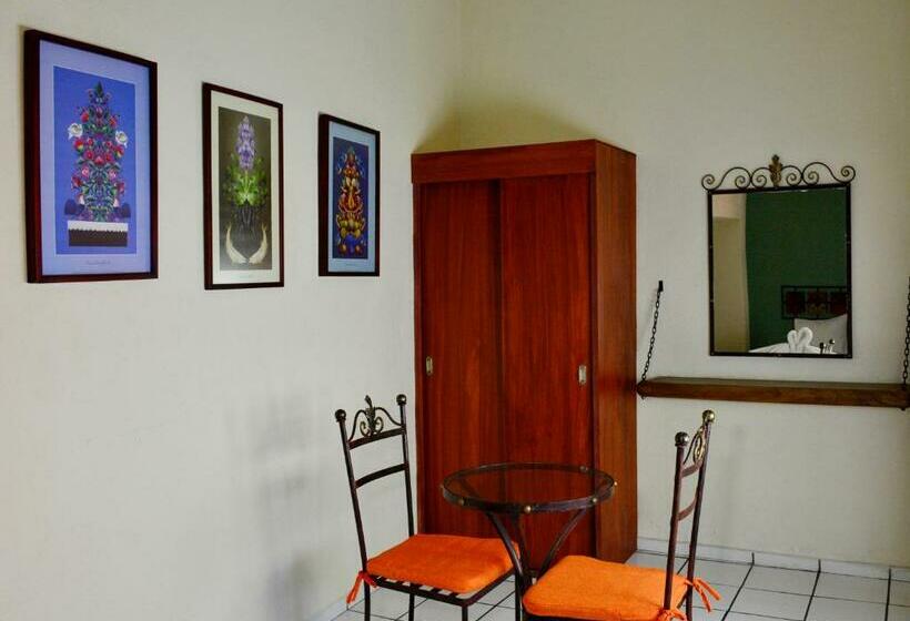 اتاق استاندارد سه نفره, Aldama