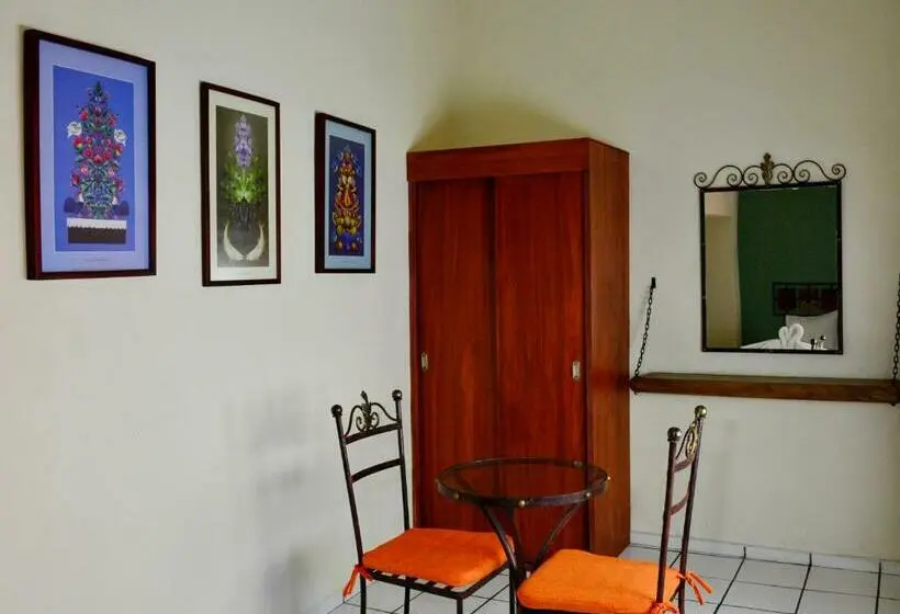 اتاق استاندارد سه نفره, Aldama