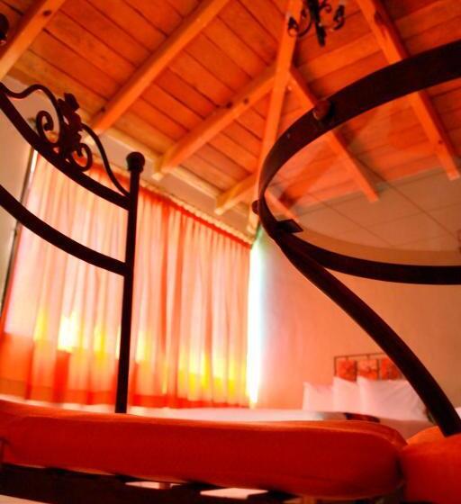 اتاق لوکس خانوادگی, Aldama