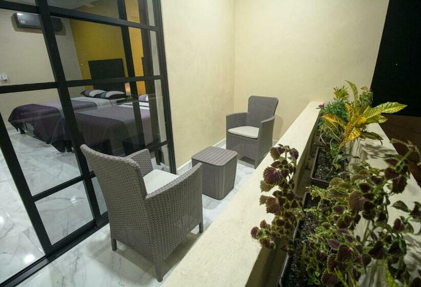 高级大房间, Avila