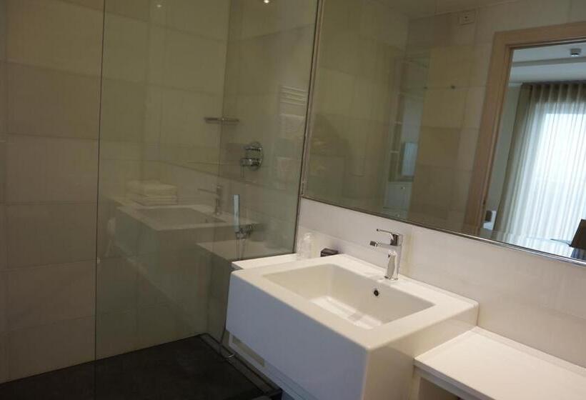 발코니가 있는 바다 전망 수피리어 룸, Columbus