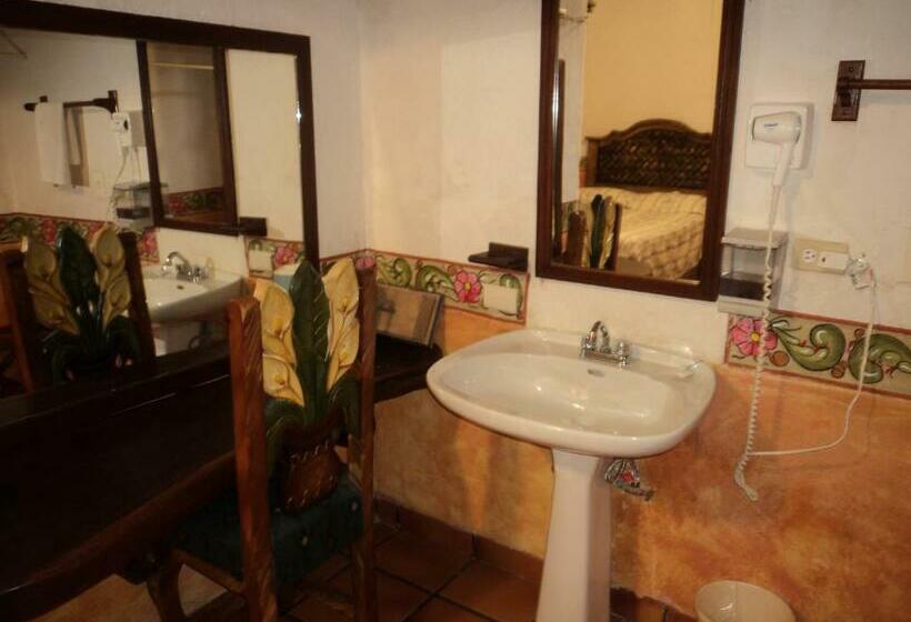 キングサイズベッドのスタンダードルーム, El Fuerte