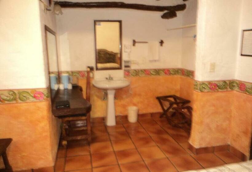 キングサイズベッドのスタンダードルーム, El Fuerte