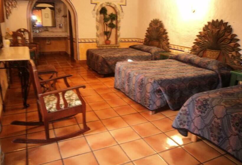 スタンダードトリプルルーム, El Fuerte