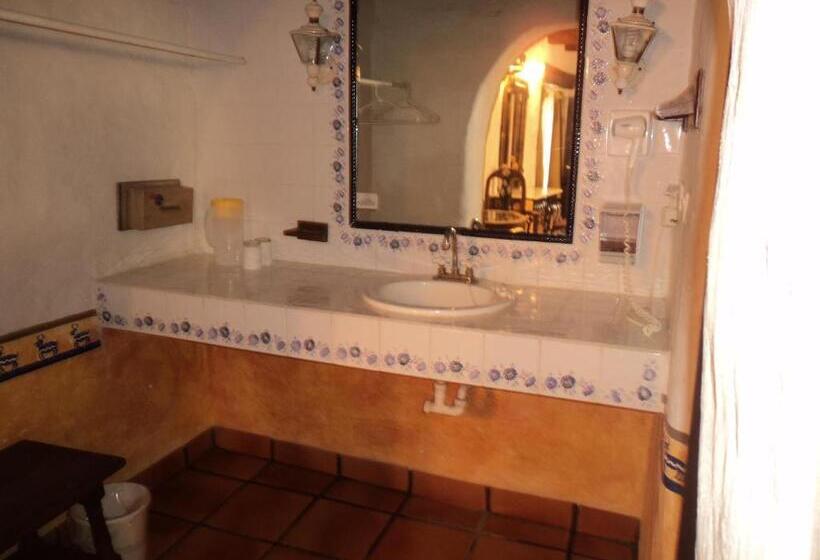 スタンダードトリプルルーム, El Fuerte