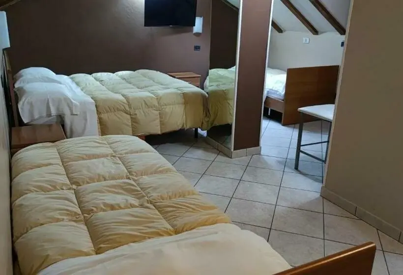 Standard Neljän Hengen Huone, Emiliana