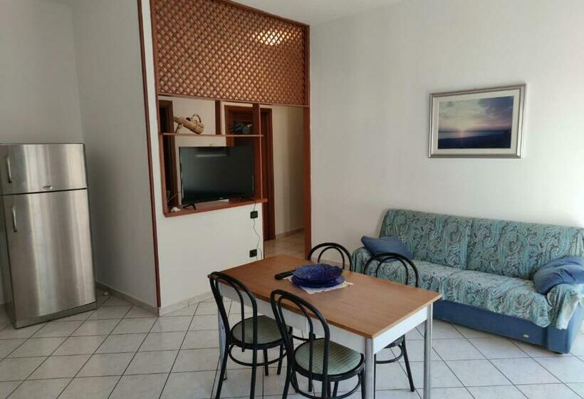 דירת שלושה חדרים, Emiliana