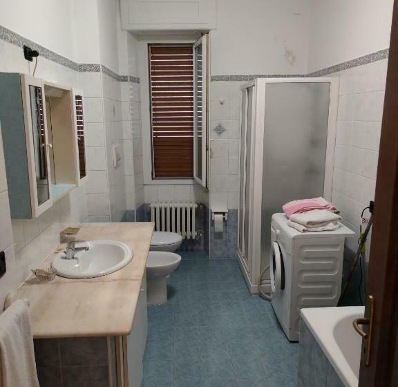 דירת שלושה חדרים, Emiliana