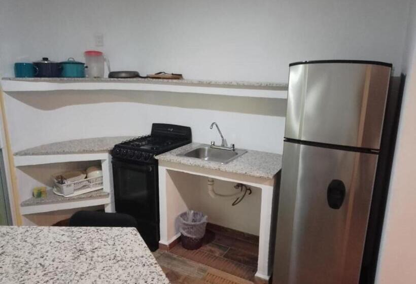 Номер Deluxe, Ito Escondido