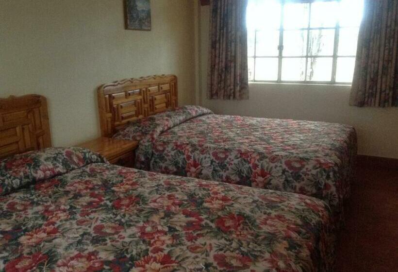 غرفة قياسية ثلاثية, La Loma