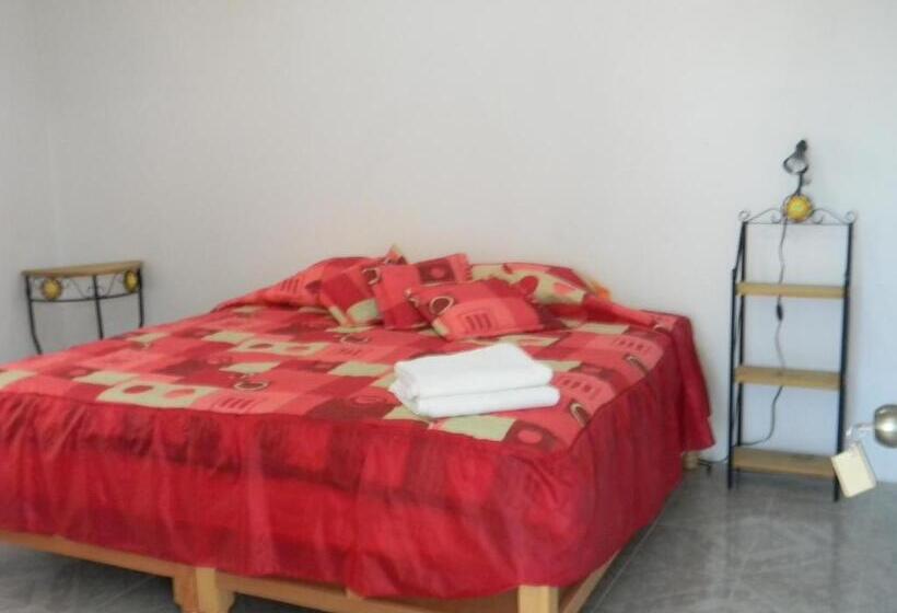 带大床的豪华间, Lienzo Charro Ii