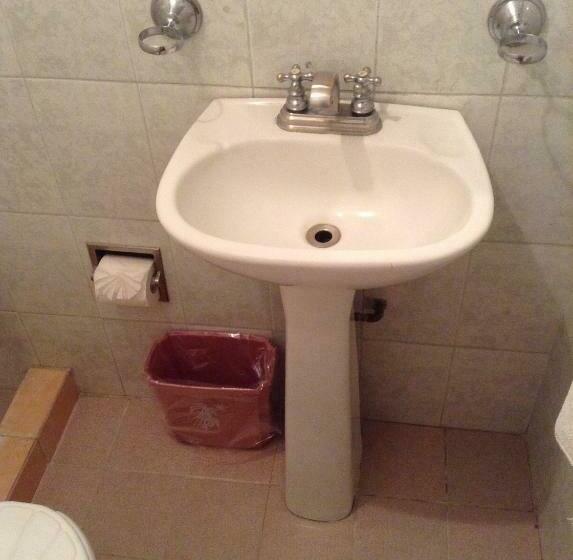 غرفة قياسية, Los Escudos