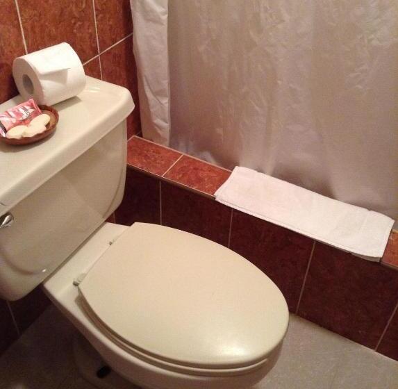 غرفة عائلية, Los Escudos