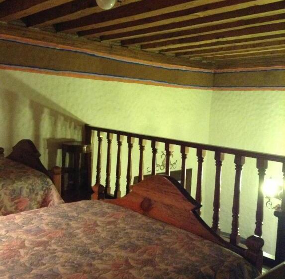 غرفة عائلية, Los Escudos