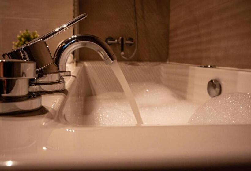 디럭스 자쿠지룸, Mas De Xaxas