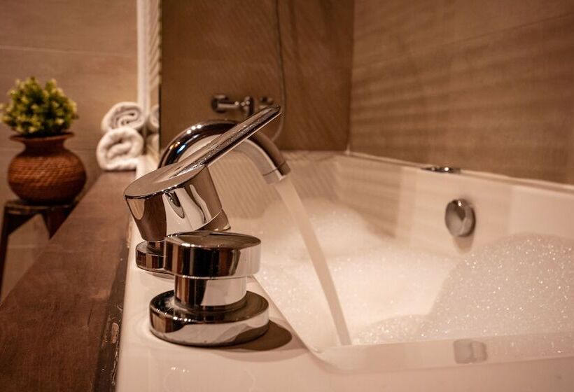 디럭스 자쿠지룸, Mas De Xaxas