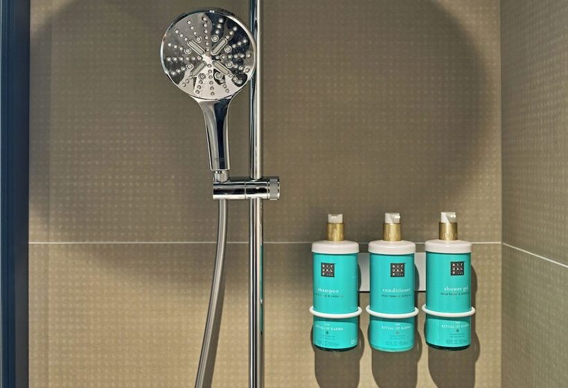 Classic room with river view, Novotel Rouen Centre Cathedrale