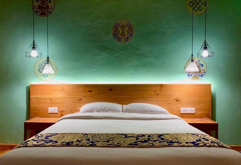 اتاق استاندارد با بالکن, Dzi Pema