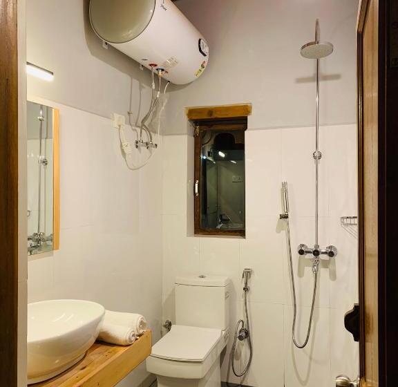 اتاق استاندارد با بالکن, Dzi Pema