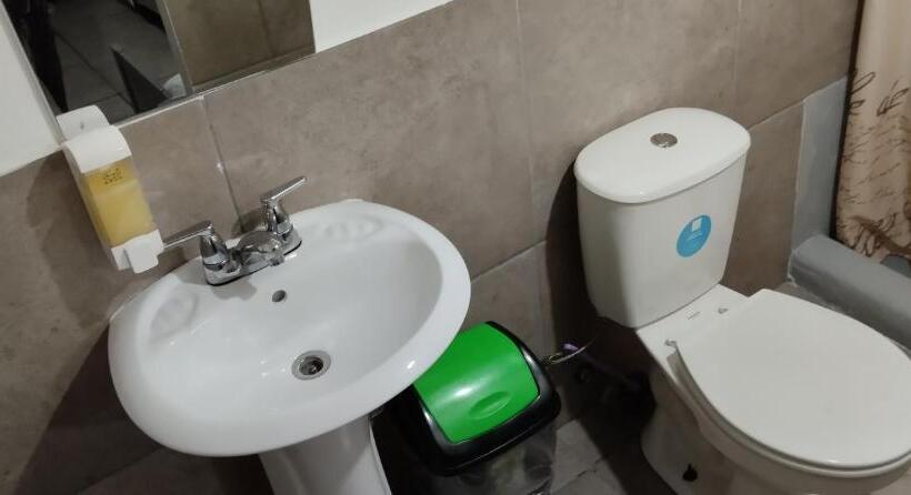 اتاق استاندارد سه نفره, Hostal Loco Coco Loco