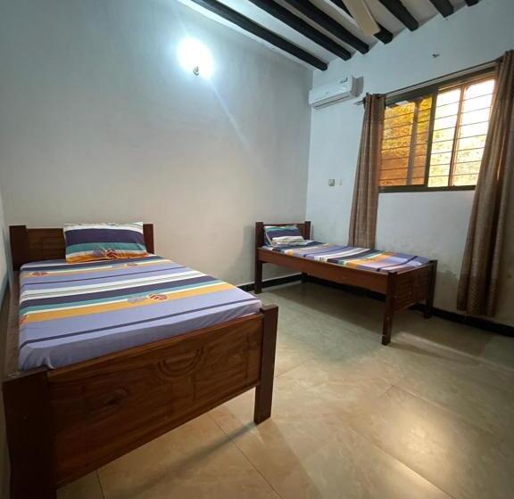 سرير فى غرفة مشتركه, Natural Kendwa Villa