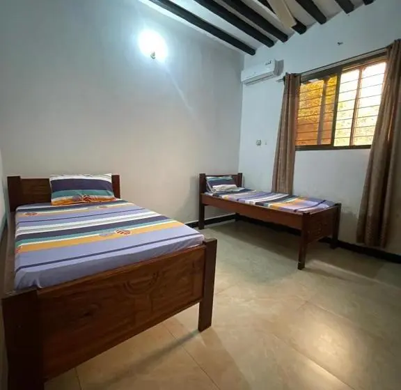 Vuode Makuusalissa, Natural Kendwa Villa