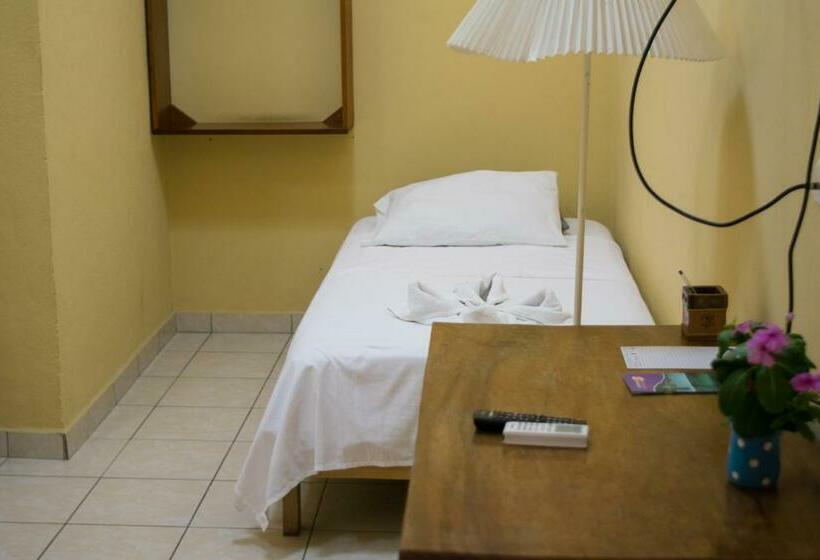 اتاق استاندارد, Valerie