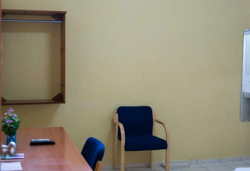 اتاق استاندارد, Valerie