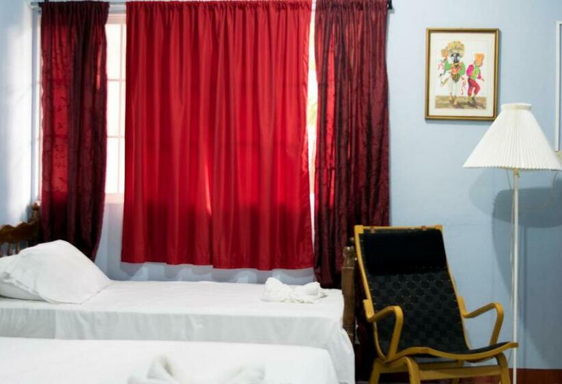 اتاق استاندارد, Valerie