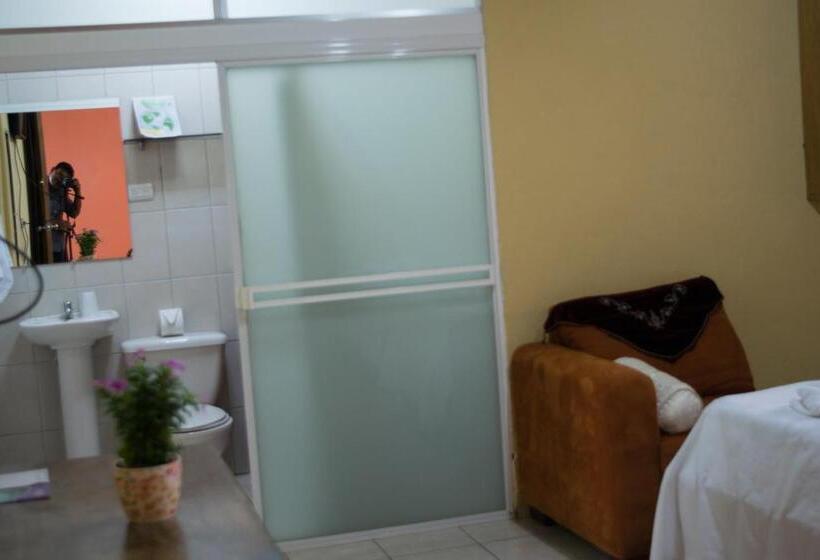 اتاق استاندارد, Valerie