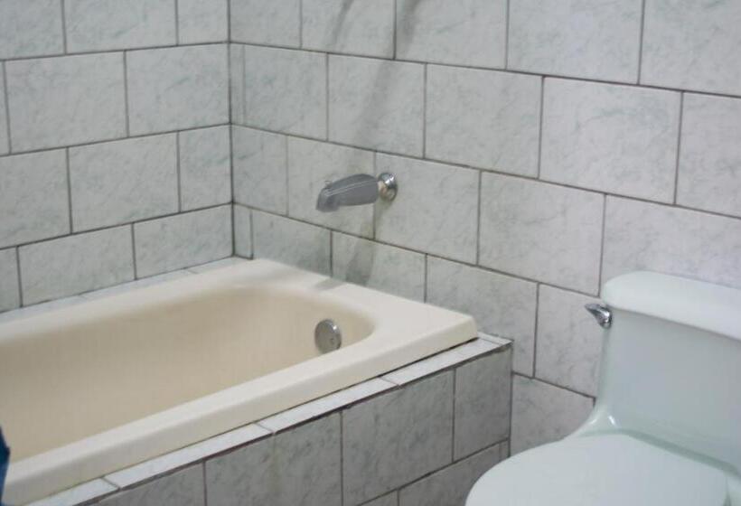 اتاق ساده سه نفره, Valerie