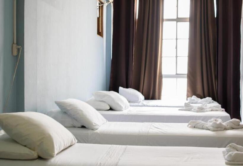 اتاق استاندارد چهار تخته, Valerie