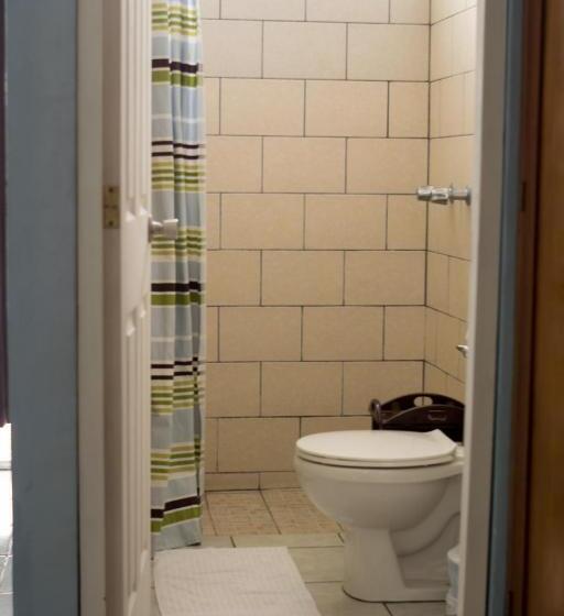 اتاق استاندارد چهار تخته, Valerie