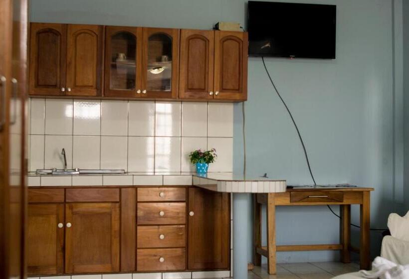 اتاق استاندارد چهار تخته, Valerie