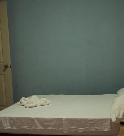 اتاق اکونومی یک تخته, Valerie