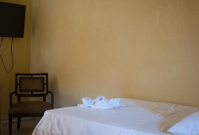 اتاق اکونومی, Valerie