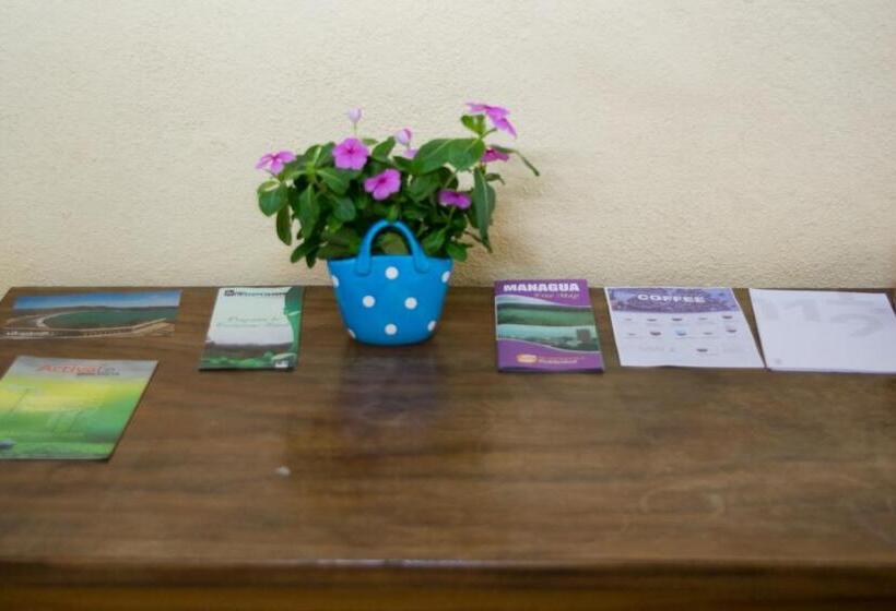 اتاق استاندارد, Valerie