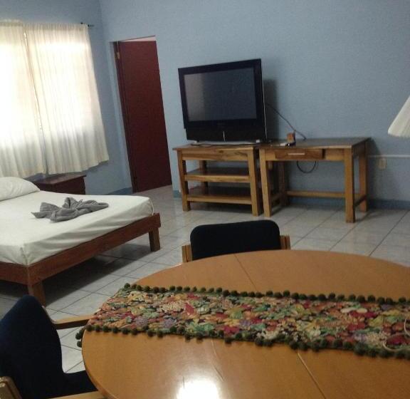 اتاق ساده سه نفره, Valerie